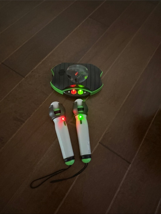 sharoer image Other - Wireless Motion Controllers and Sensor Base - sharper image virtual pong